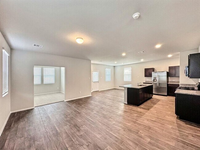 Foto del edificio - Comfortable Two-Story Living in San Marcos ~ Spacious Layout & Stylish Finishes