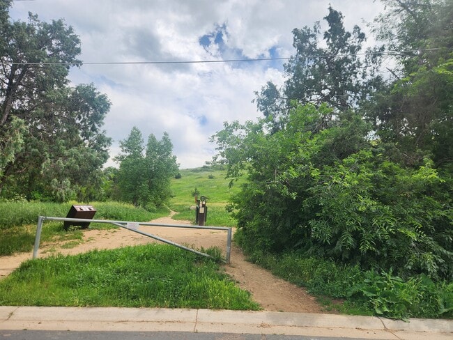 Chautauqua trailhead on 17th - 524 18th St