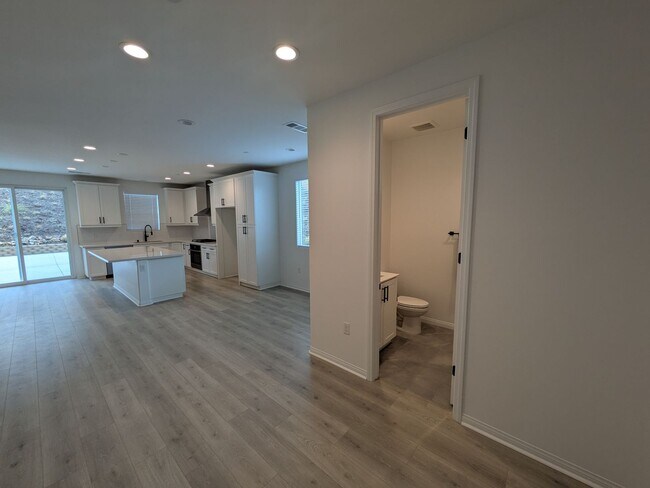 Foto del edificio - Brand New Home in a Resort-Style Gated Com...