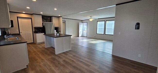 Foto del edificio - 9761 Marina Cir