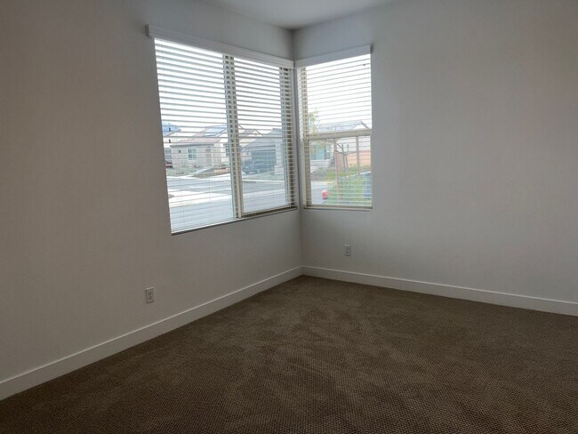 Building Photo - 2 Bedroom, 2 Bath Home Located in Altis 55...