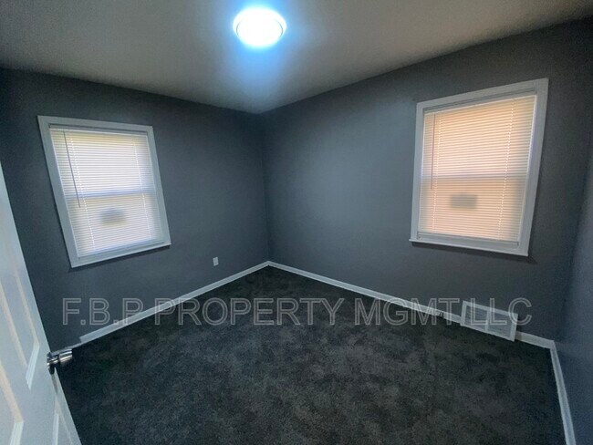 Foto del edificio - 12907 Mansfield St