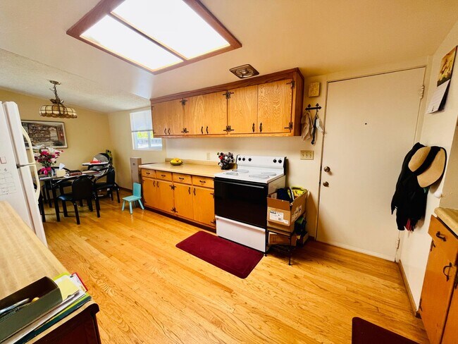 Building Photo - Unique 3 Bedroom 2 Bath Home In West San Jose