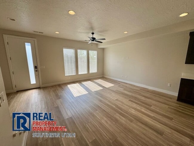 Building Photo - Woodland Estates Townhome