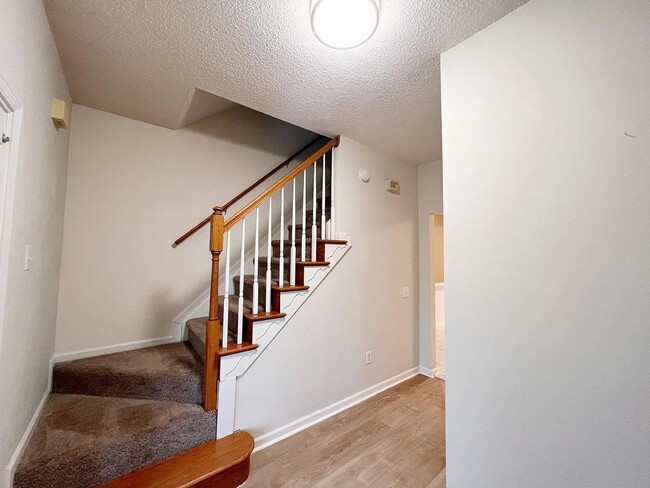 Foto del edificio - 19 Glencove Ct