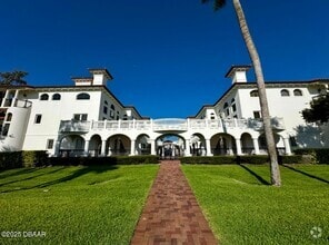 Building Photo - 5090 Riverside Dr