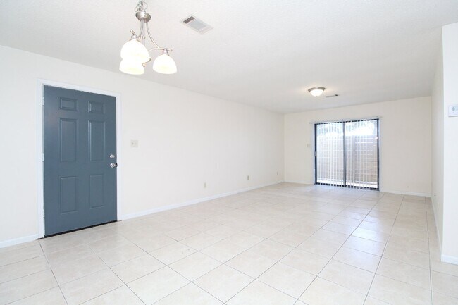 Foto del edificio - Charming 2 Bedroom Rental in Pace, FL with a Spacious Layout and Prime Location!