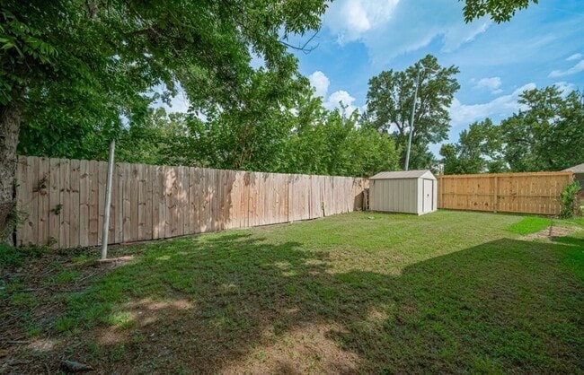 Building Photo - 6741 Goforth St
