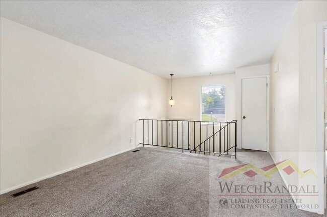 Building Photo - 3 Bedroom 2 Bath Duplex. SLC