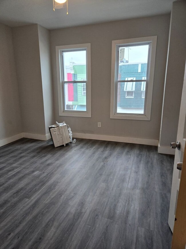 Building Photo - Brand New Modern 3 Bedroom Home w/ Stainle...