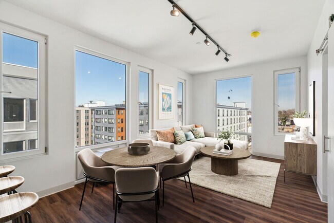 Building Photo - The Felix