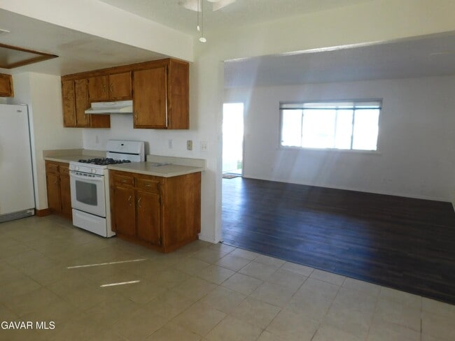 Building Photo - 9236 Bay