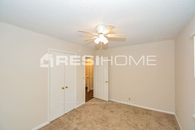 Foto del edificio - 2592 Fairview Blvd