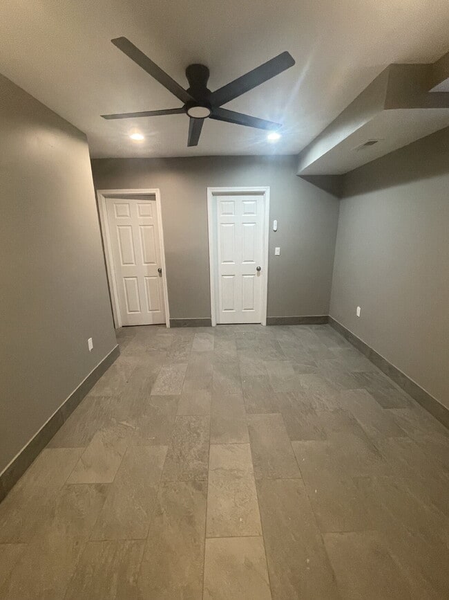 Building Photo - 3 Bedroom Fresh Renovation in Leetsdale!