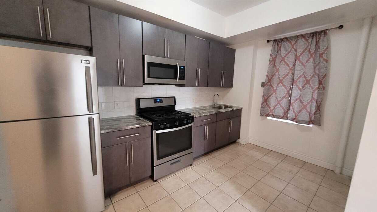 Primary Photo - 437 53rd St