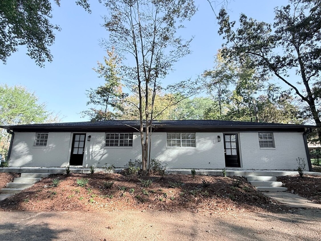 Primary Photo - Renovated 2BR/1BA For Rent