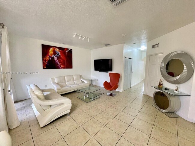 Foto del edificio - 10012 NW 7th St