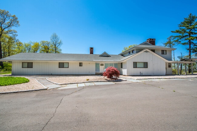 Building Photo - 43 Prattling Pond Rd