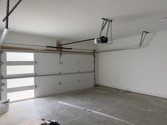 Building Photo - 105 Hart Ln