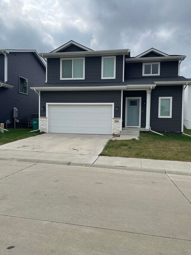 FREE RENT SPECIAL! 3 bedroom 2.5 bath Sin... - FREE RENT SPECIAL!  3 bedroom 2.5 bath Sin...