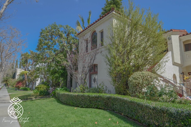 Building Photo - 226 S Arnaz Dr