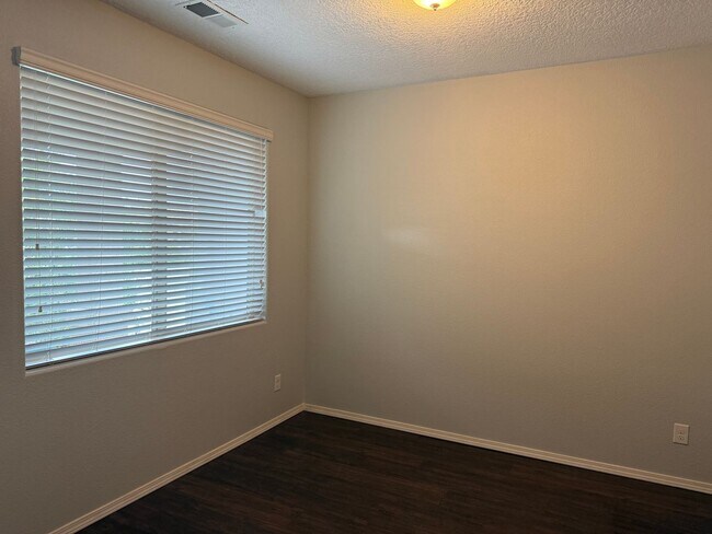Foto del edificio - 5909 Mafraq Ave NW