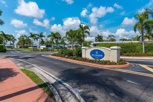 Foto del edificio - 8888 Kings Dr