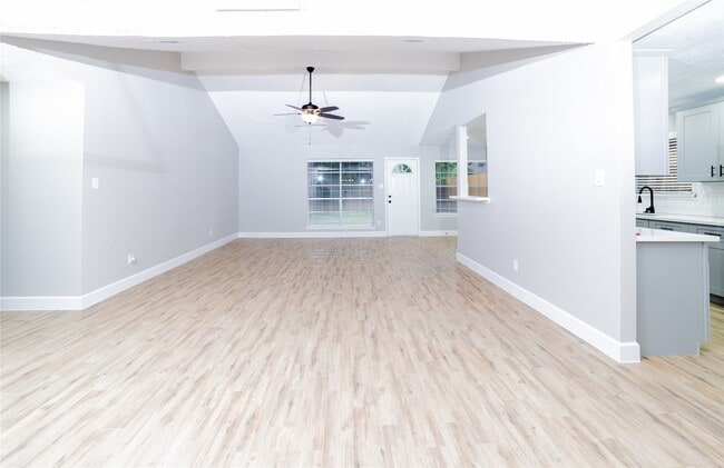 Foto del edificio - 5823 Toddington Rd