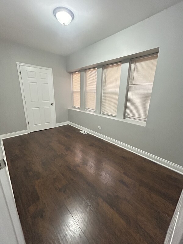 Foto del edificio - 7653 S Essex Ave