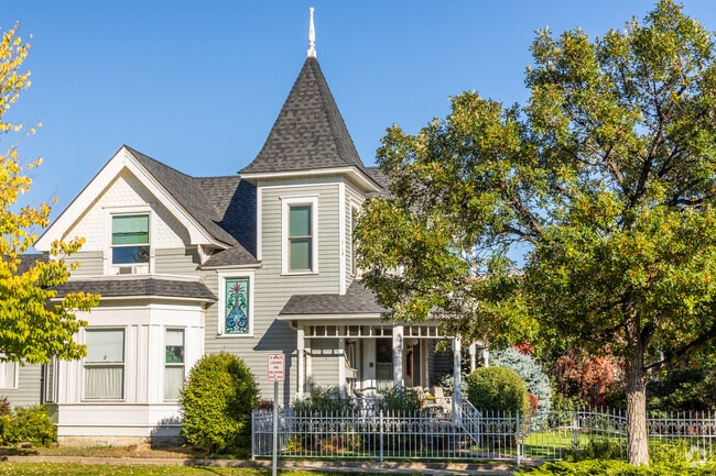 The occasional larger Victorian home can be found in Downtown Windsor.