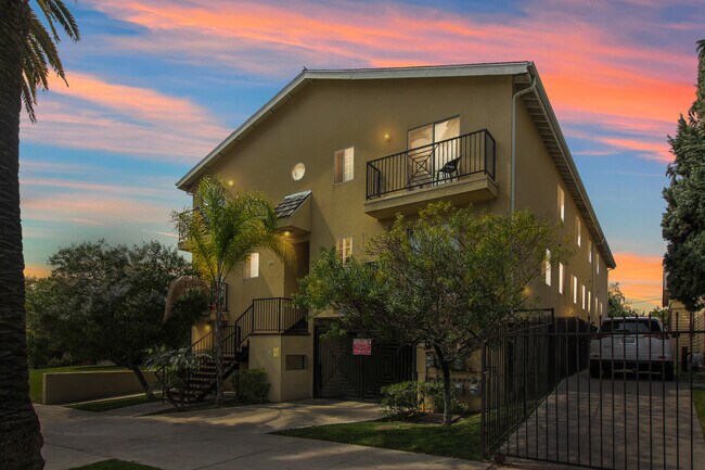 Foto del edificio - 121 S Rampart Blvd