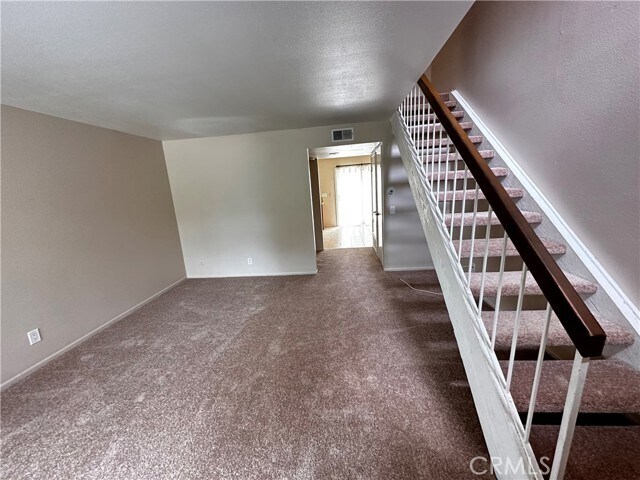 Foto del edificio - 5825 E Creekside Ave