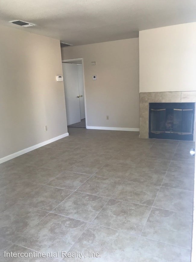 Building Photo - 3110 Brookside Dr