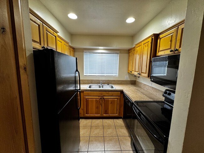 Foto del edificio - 2 bed 2 bath condo
