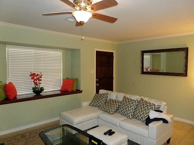 Building Photo - 9775 Pine Lake Dr