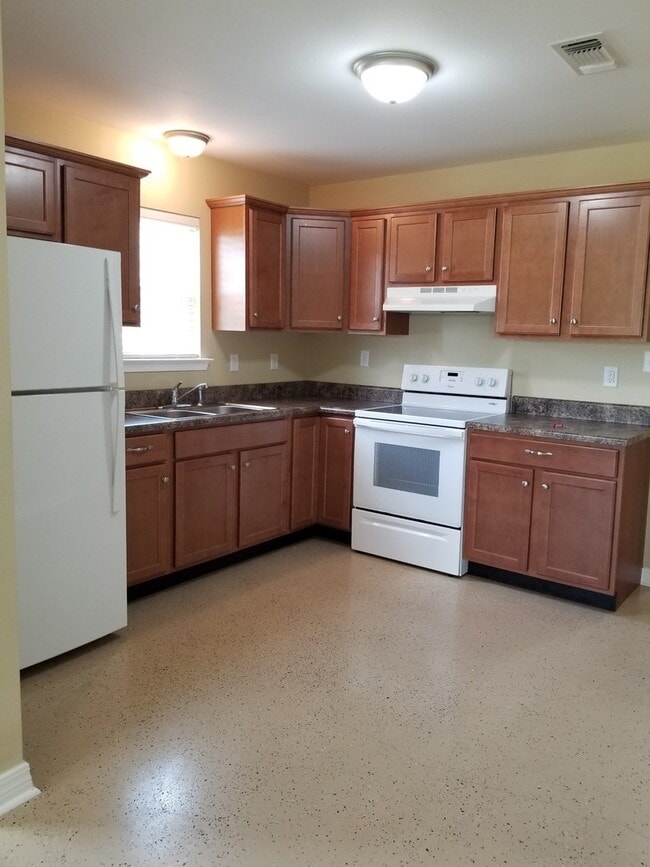 Building Photo - Country Rental on 1.59 Acres – Privacy & Space in Lucedale