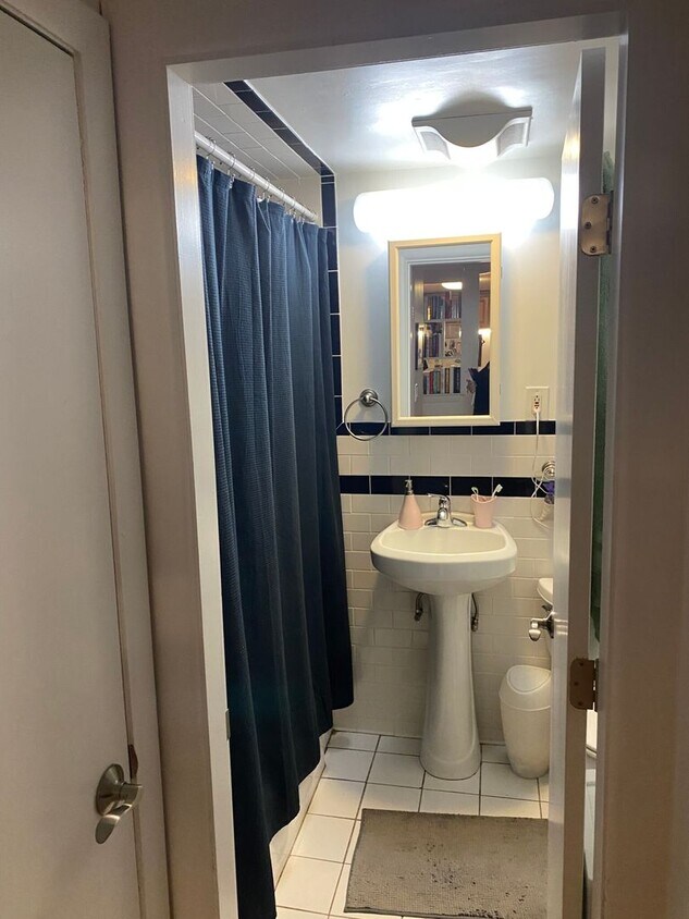 Building Photo - Brighton 1 bed with dishwasher for 9/1