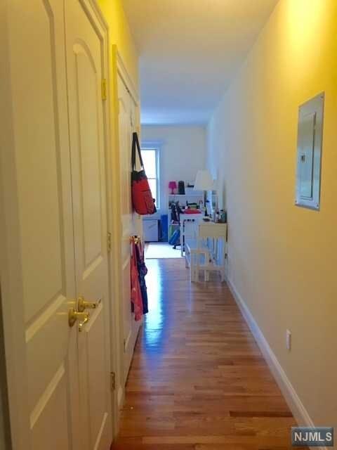 Building Photo - 507 Broad Avenue, Unit A