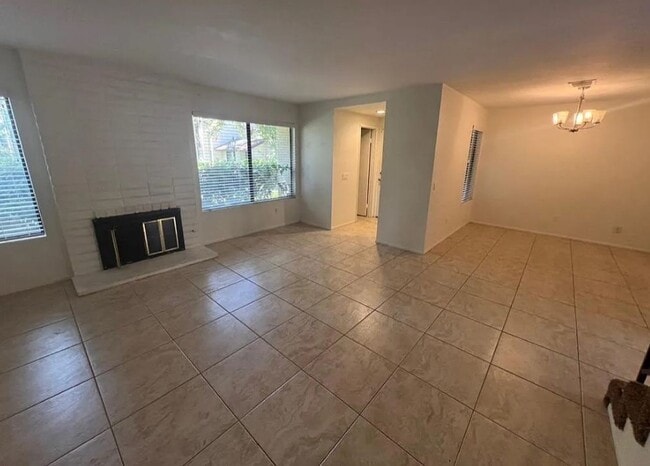 Building Photo - AVAILABLE NOW! Canyon Crest Townhome