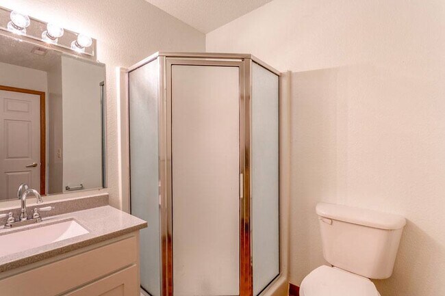 Foto del edificio - South Glen Village