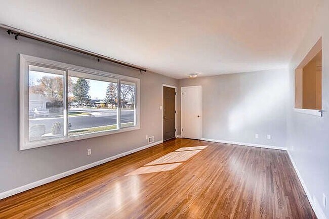 Building Photo - 1000 Ponderosa Dr