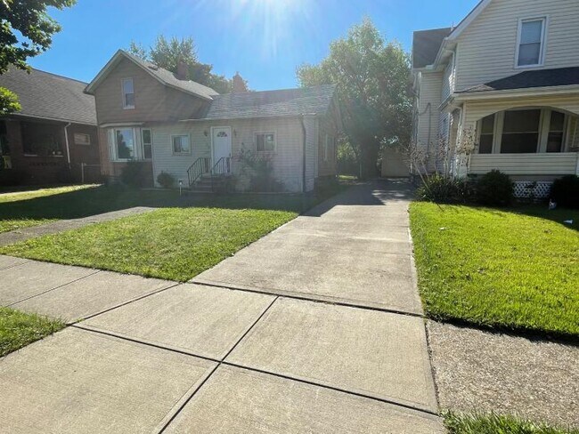 Building Photo - 1128 E 176th St