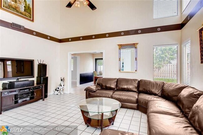Foto del edificio - 3 br, 3 bath House - 3491 NW 20th St