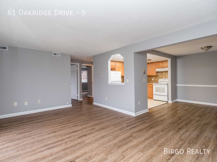 Primary Photo - SPACIOUS 2 BED APARTMENT IN WEST SENECA, NY