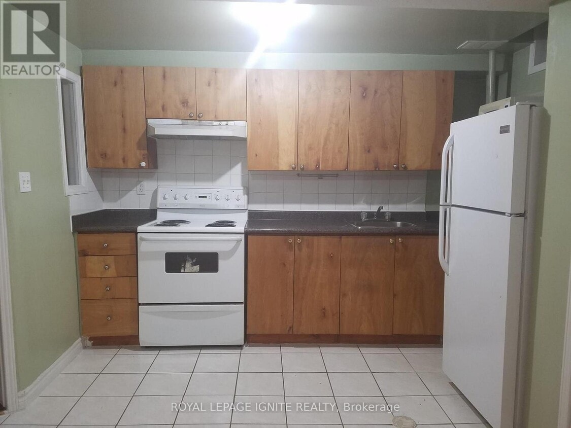 Photo du bâtiment - 2758 Eglinton Ave E