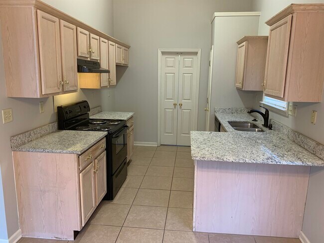 Building Photo - 5575 Millers Glen Ln