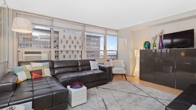 Building Photo - 3950 N Lake Shore Dr
