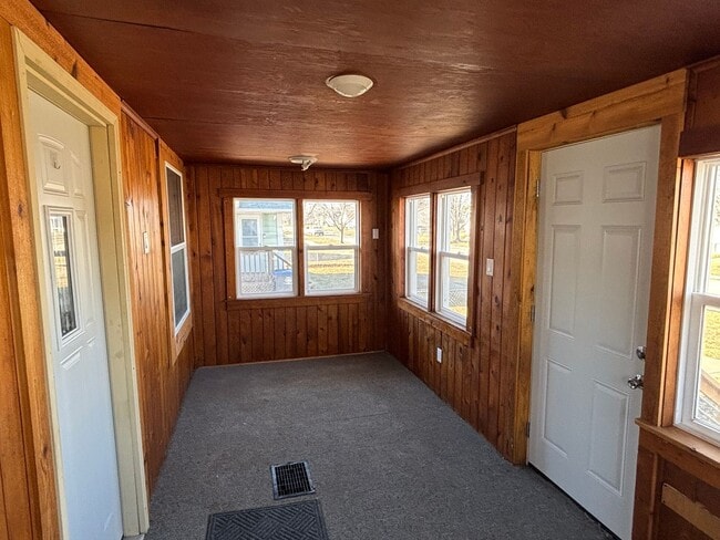 Foto del edificio - Updated 2-Bedroom Home on the West End of Council Bluffs