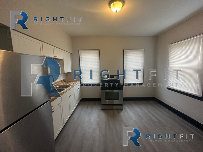 Building Photo - Charming Home in Dayton