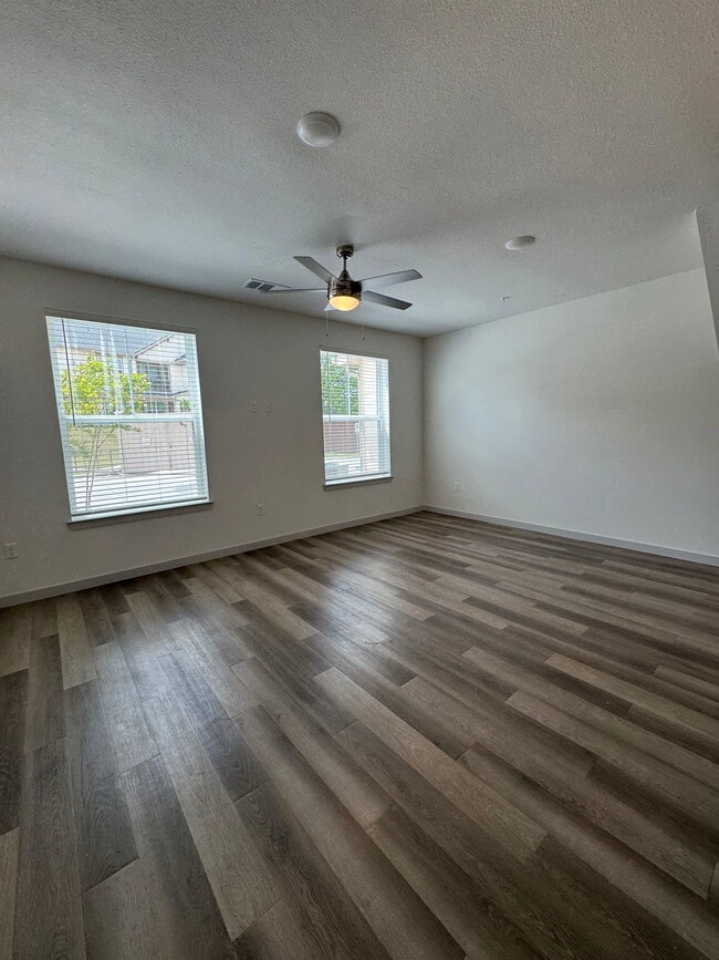 Photo - 1300 Southeast Pkwy Apartment